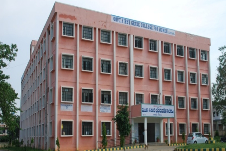 https://cache.careers360.mobi/media/colleges/social-media/media-gallery/22772/2019/6/10/Campus View of Government First Grade College for Women Hassan_Campus-View.jpg